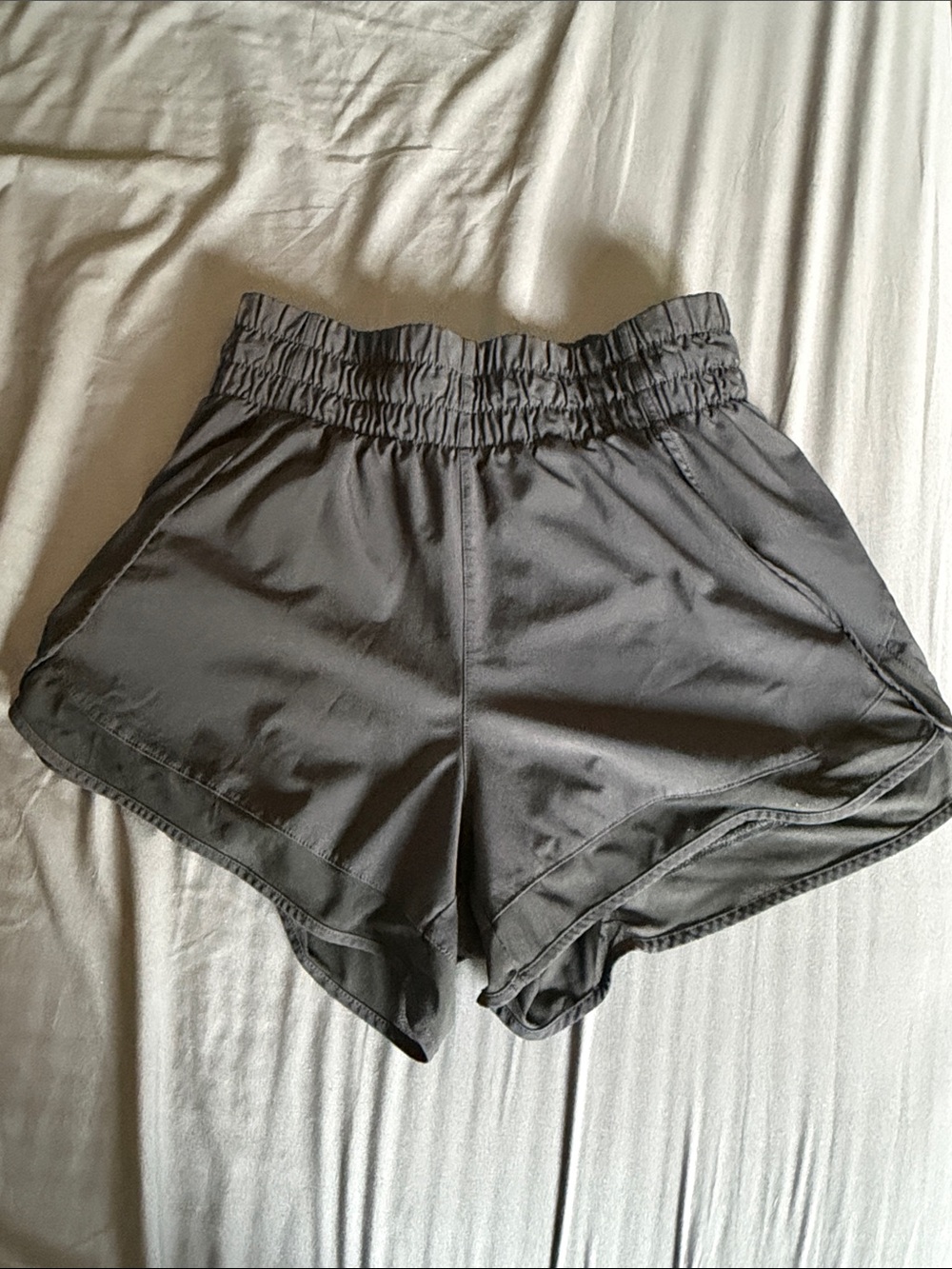 Athleta Mesh Racer Run Mid Rise 4" Short
Size XS - Picture 4 of 9
